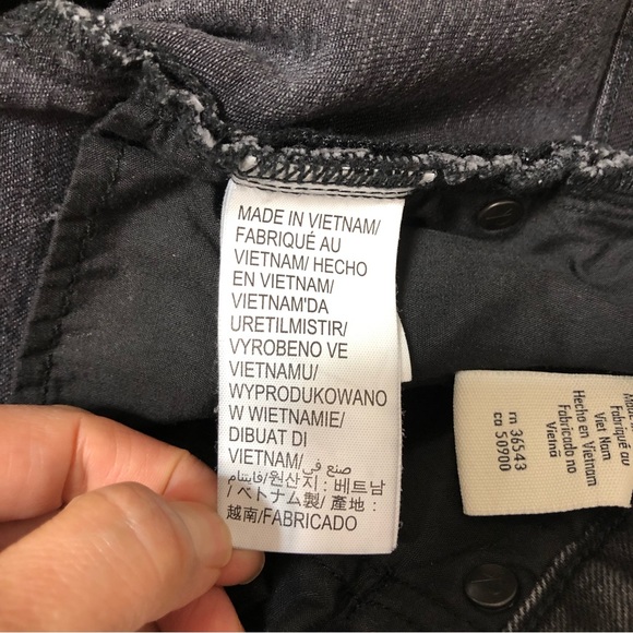 Calvin Klein Cotton Blend Distressed Fringe Mid Rise Gray Wash Jean Shorts W29 - Picture 11 of 13